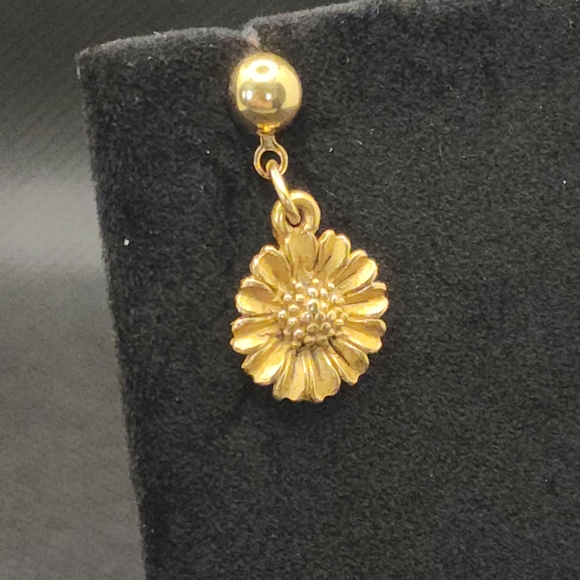 18k Gold Plate Daisy Drop Earrings NOS - Picture 3 of 3